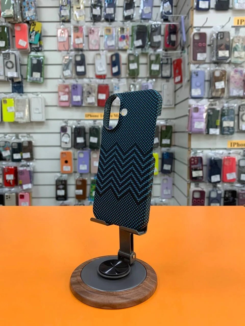 Чехол для iPhone 15 Pro Зигзаг